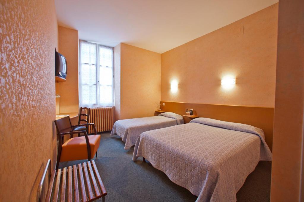 Logis Hotel De France Arudy Room photo